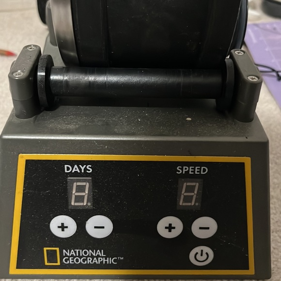 National Geographic Professional Rock Tumbler - Picture 2 of 4